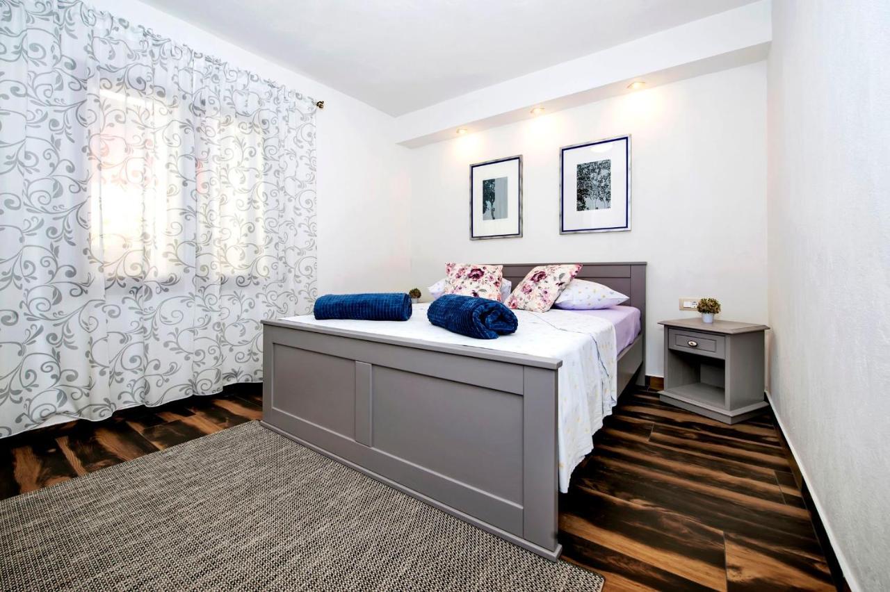 Apartments Karmen روفينج المظهر الخارجي الصورة