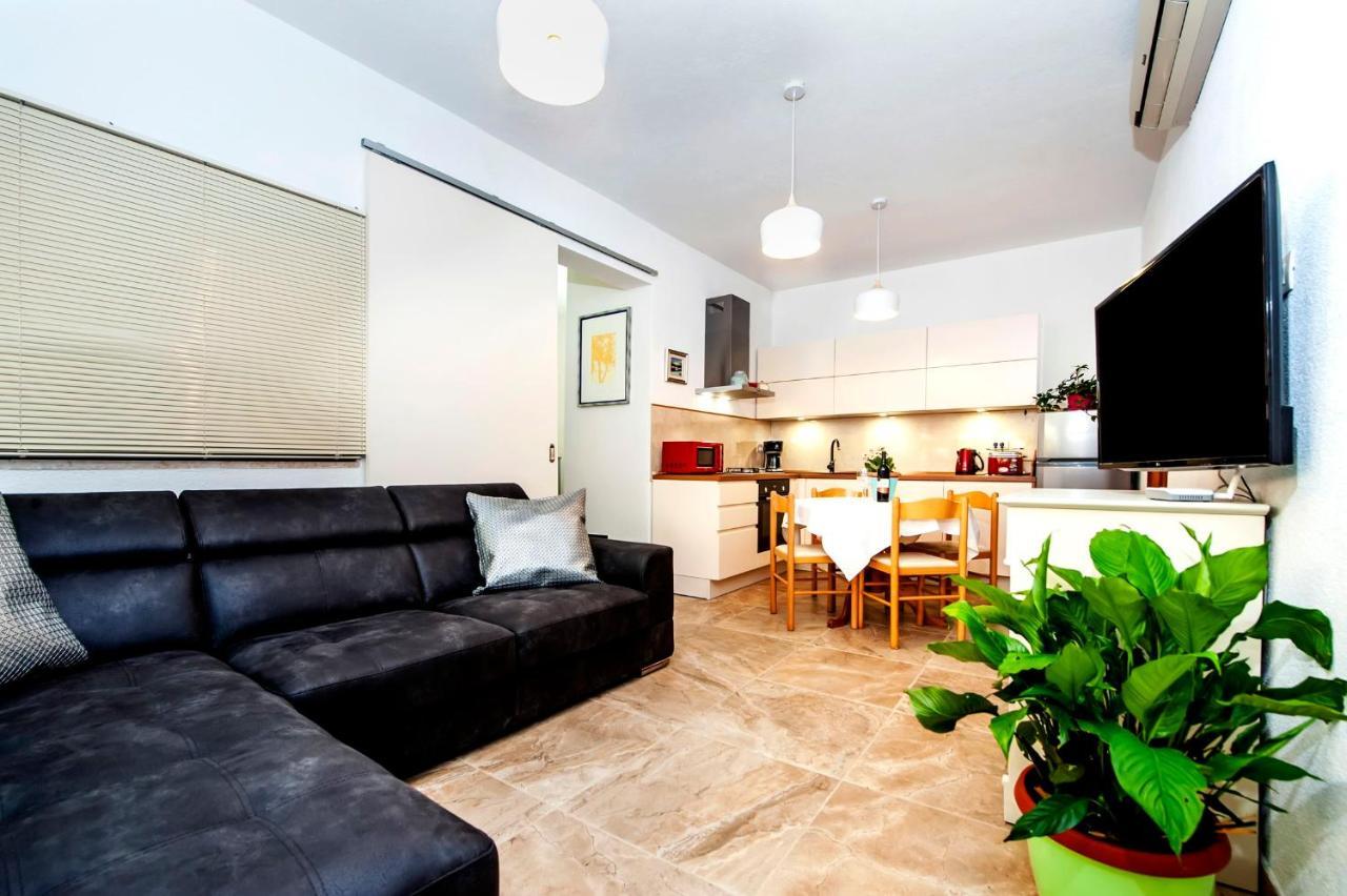 Apartments Karmen روفينج المظهر الخارجي الصورة