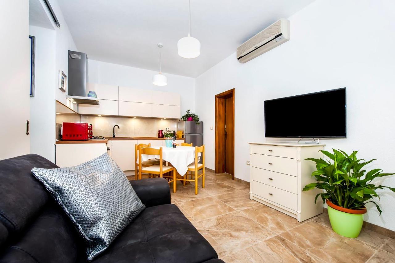 Apartments Karmen روفينج المظهر الخارجي الصورة
