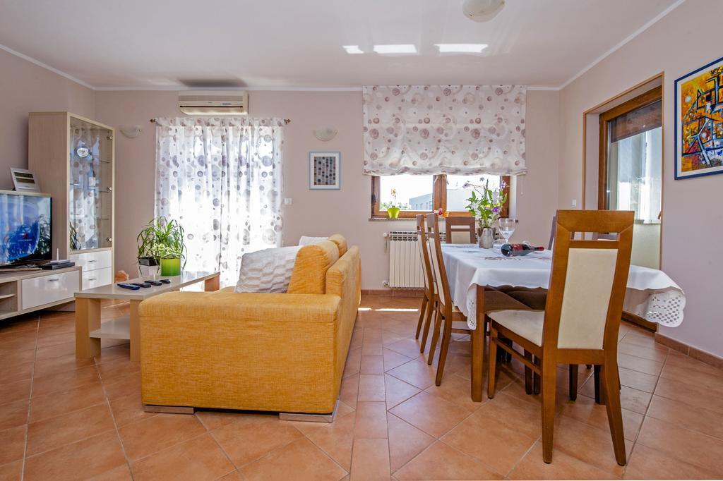 Apartments Karmen روفينج المظهر الخارجي الصورة