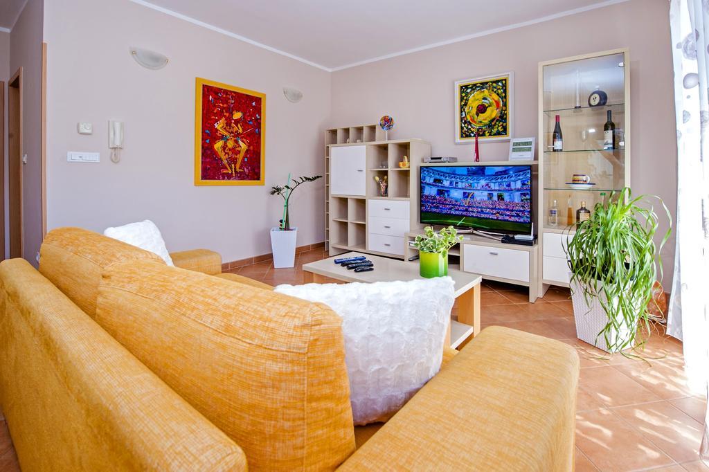Apartments Karmen روفينج المظهر الخارجي الصورة