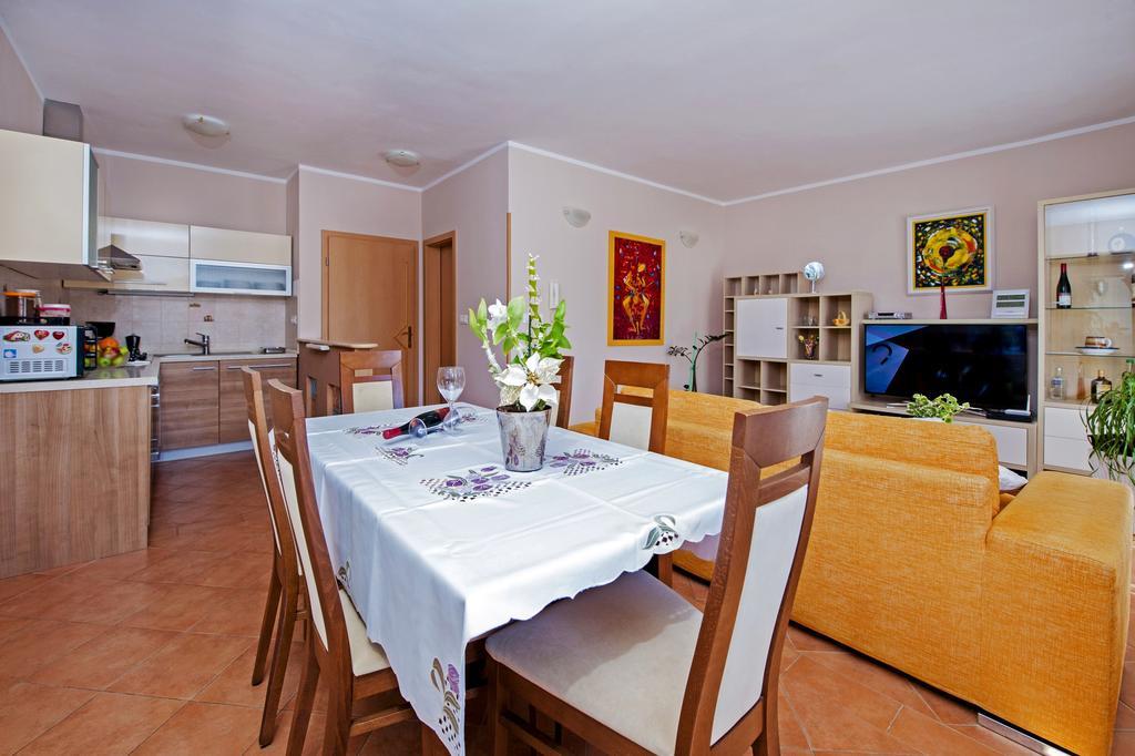 Apartments Karmen روفينج المظهر الخارجي الصورة