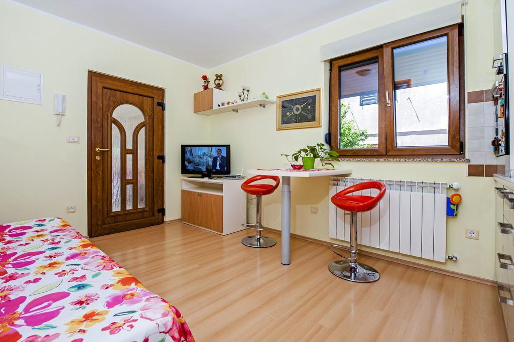 Apartments Karmen روفينج المظهر الخارجي الصورة